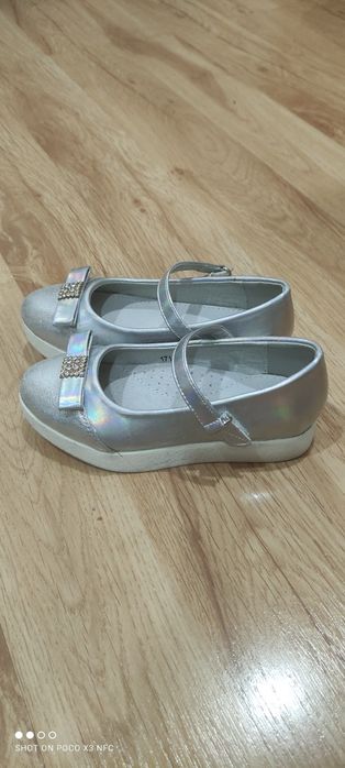 Продам детские туфельки