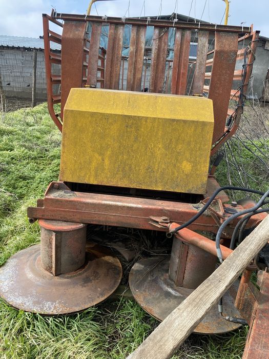 Remorca cu cositoare