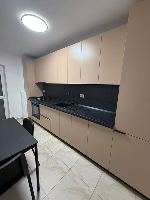 Închiriez apartament 2 camere cu loc de parcare | Sector 4