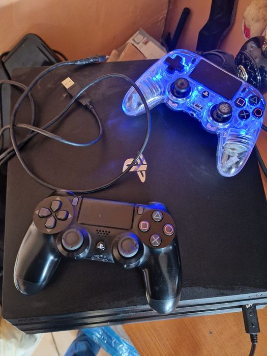PS 4 pro + 9 jocuri stare buna urgent
