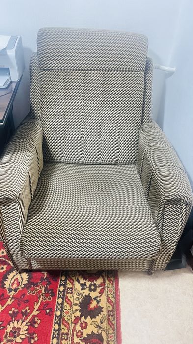 Диван с двумя креслами