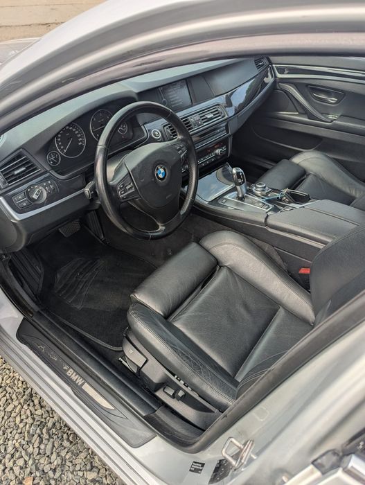 Bmw 520D Limuzina Automatic.Climaautomatic Piele Tempomat Xenon Senzori parcare Volan cu Butoane 2011 F10