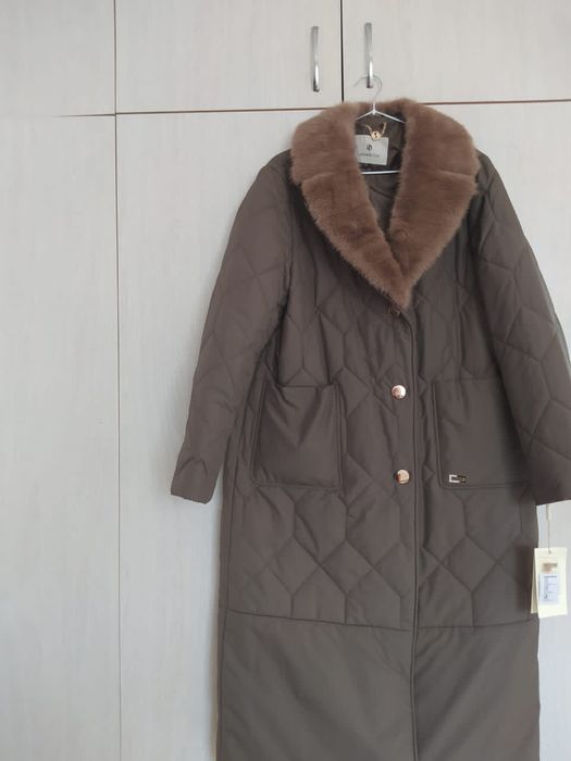 "Lasagrada "52 размер қыстық куртка жаңа киілмеген. Норка жағалы