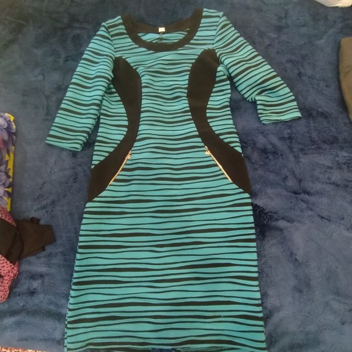 Продам платья женские 46-48р