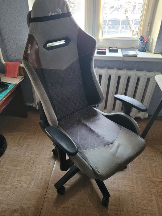 Продам игровое кресло Aero Cool