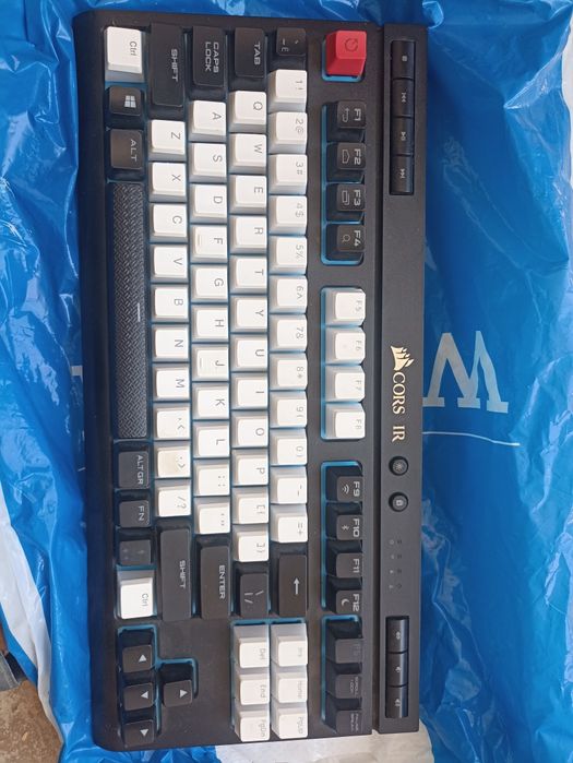Corsair k63 klaviaturasi Bluetooth li