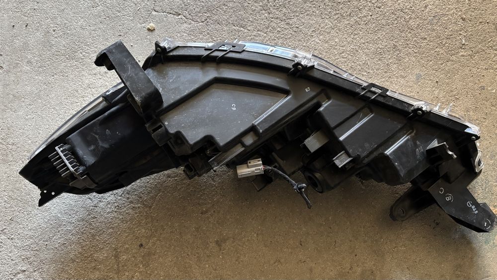 Фар за Toyota Corolla Cross