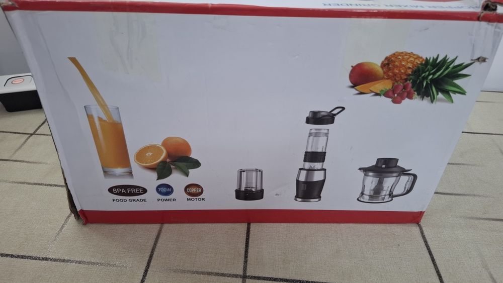 Кухненски Блендер,чопър,кафемелачка,смути,шейкър, мощност 700w