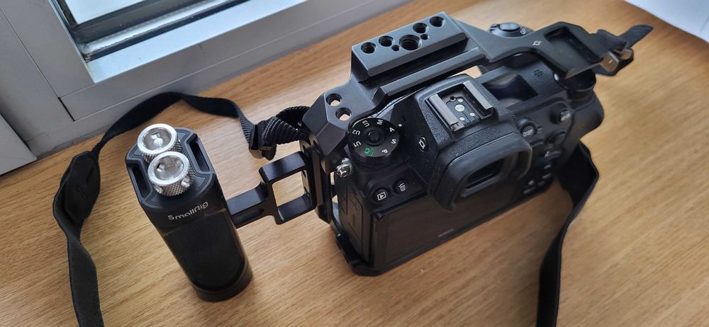 Nikon Z7 ii body + smallrig + card xqd 64gb card reader .