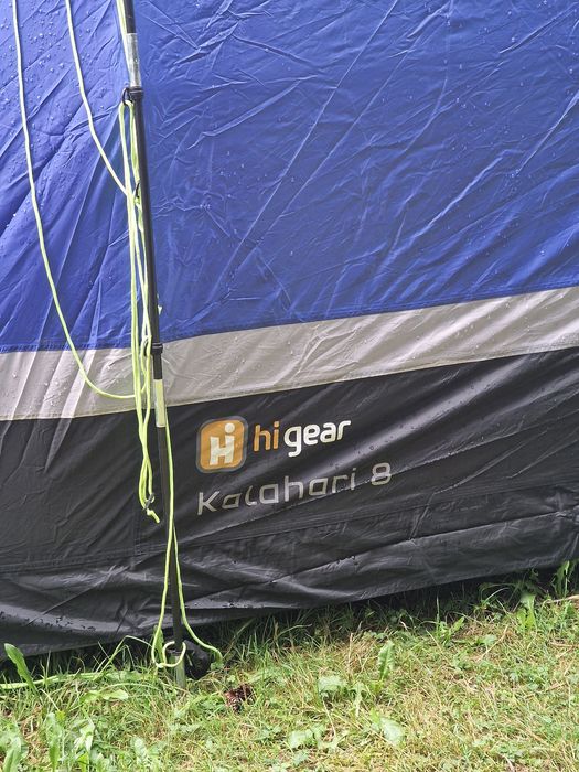 Cort 8 persoane, 2 dormitoare, 2 intrari