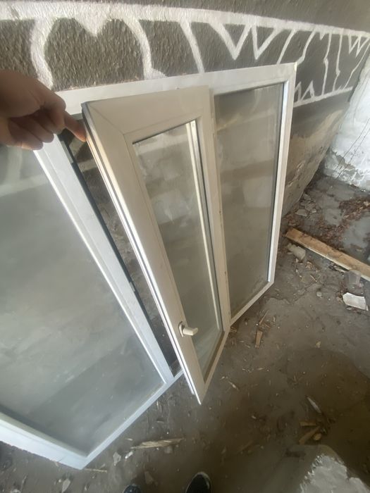 Пластикое окно в хорошем сост