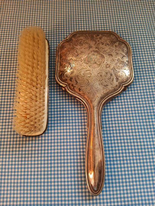 Oglinda și perie veche Alpaka Alpaca argintate, cu blazon, de colectie