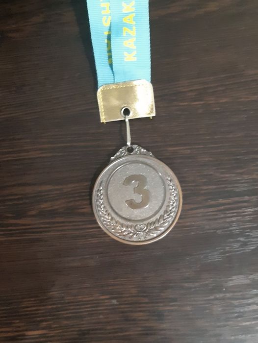 Продам медали|ремешок в подарок