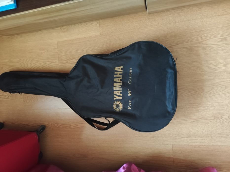 Продам гитару состояние нормальное