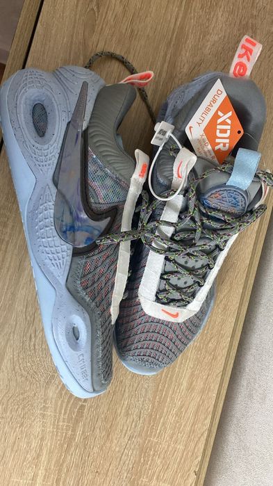 Продам баскетбольные кроссовки