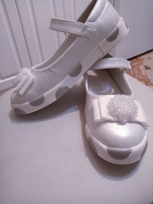 Продам туфельки для девочки