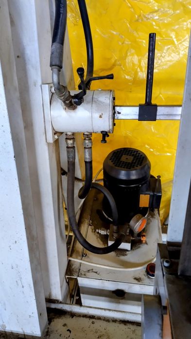 Вертикална хидравлична преса за греди и плотове, 3400/2000 като нова