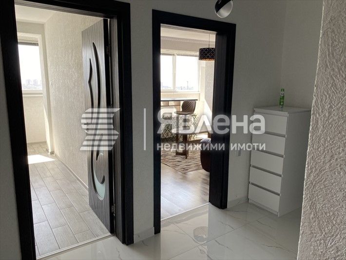 Дава се под наем Тристаен апартамент в Бургас, Славейков - 80 кв.м за 615 € - Снимка #1
