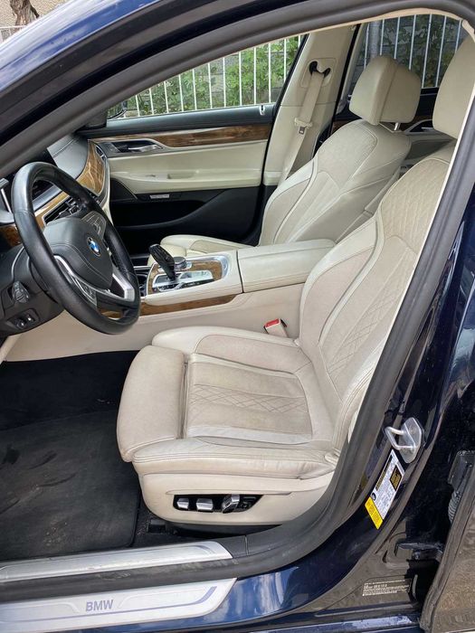 Продавам BMW G12 740I