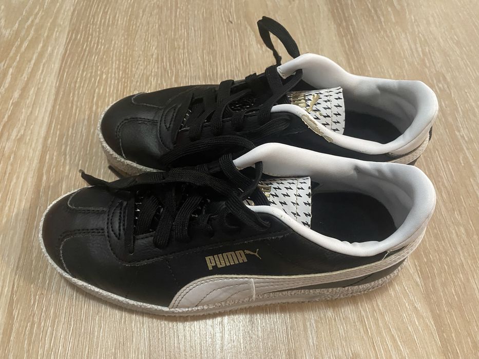 Adidasi Puma negri