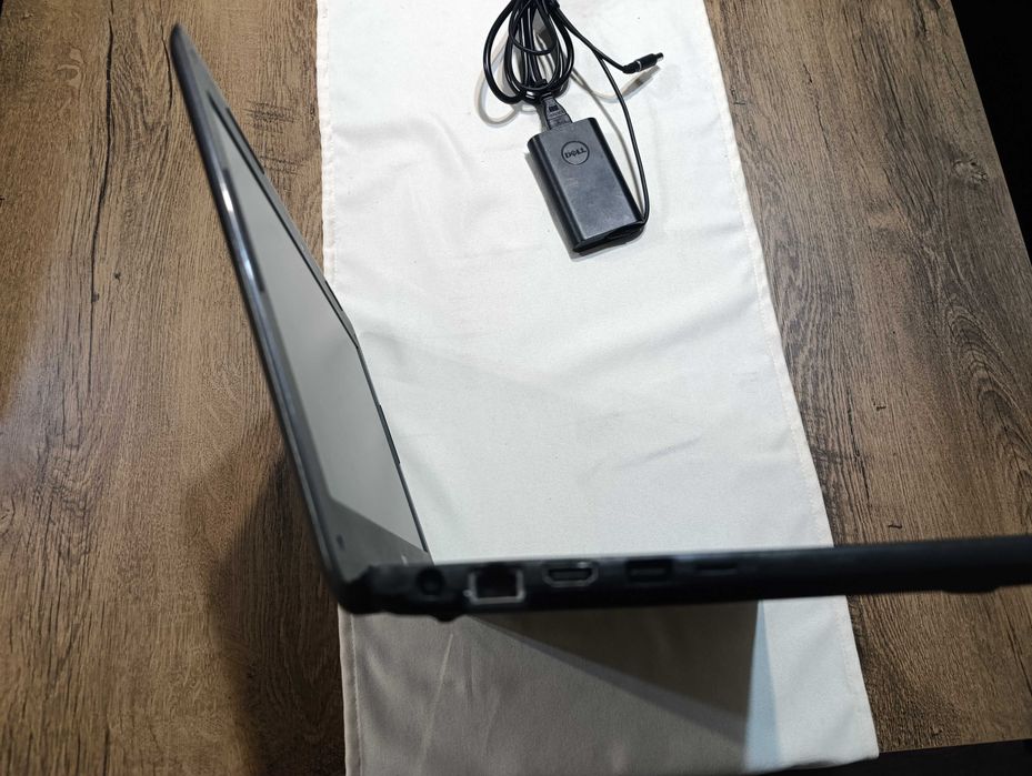 DELL Latitude дисплеи 13,8 инча отлична батерия 500GB SSD 8GB RAM