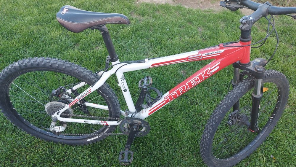 Bicicleta Trek 6300 Rock Shox și bicicleta  Bulls