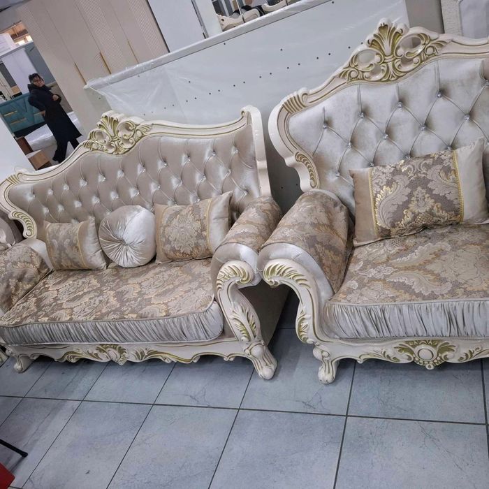 Продаю диваны для гостиной