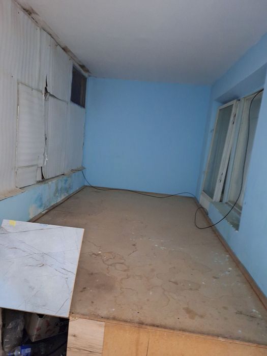 1 хонали сотилади 4 этаж Кора камиш 1/4