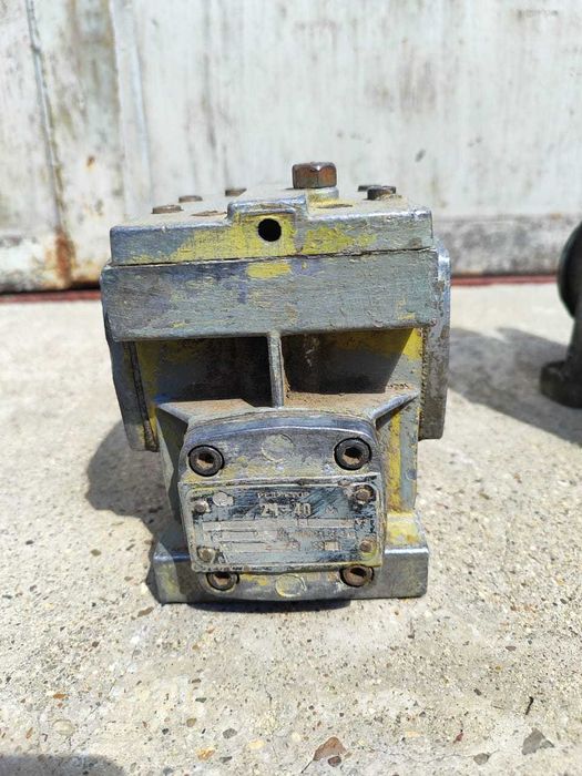 Продам редукторы