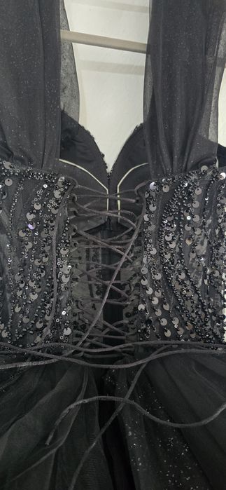 Бална рокля , Дантела