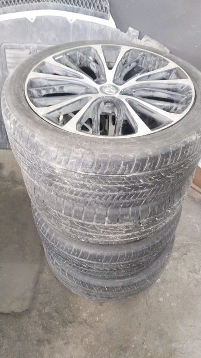 Продам диски оригинал с шинами срочно