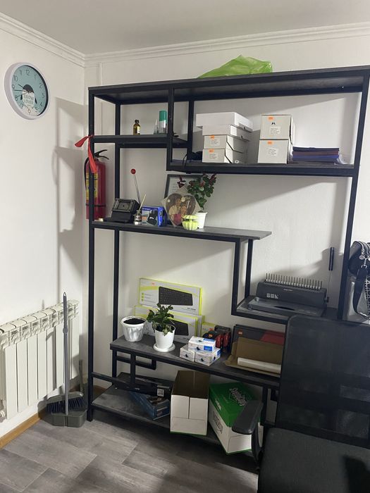 Продаем стиллажи витринный