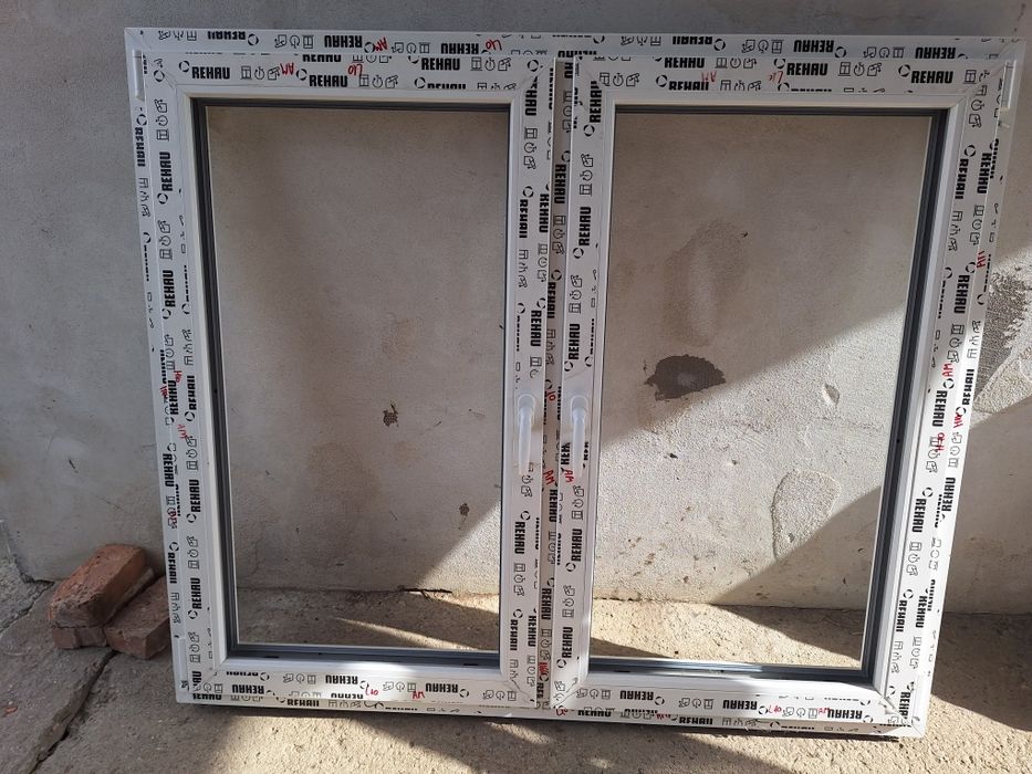 Geam Rehau nou 152x130