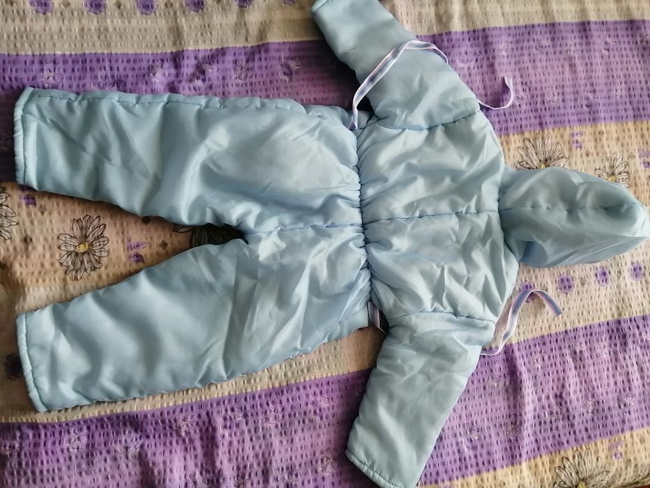 Космонавти за бебе-цената е за двата