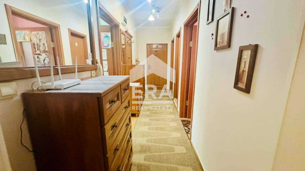 Продава се Четиристаен апартамент в Варна, Център - 102 кв.м за 1960 €/кв.м - Снимка #16