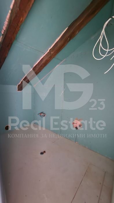 Етаж от къща с гараж и две паркоместа до Градската градина в Пловдив !