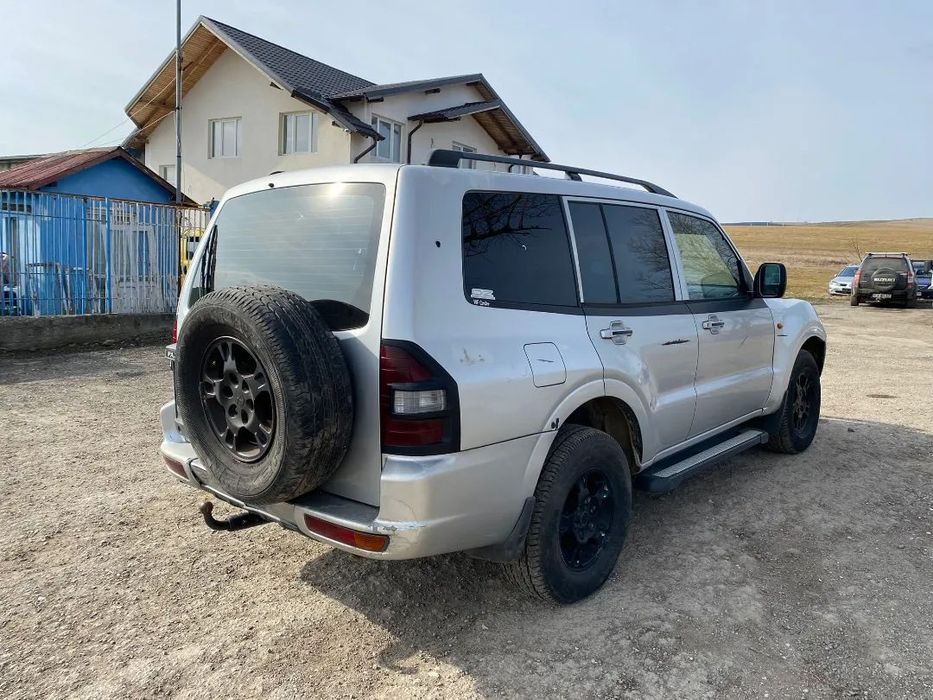 Dezmembrez Mitsubishi Pajero