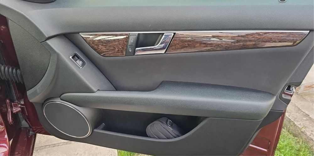 Mercedes C 220 w204 2007  foarte  intretinut,  PENTRU PRETENTIOSI