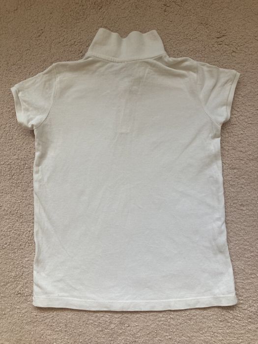 Бяла тениска с яка