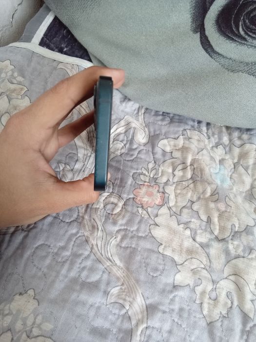 iphone 13 работает исправно