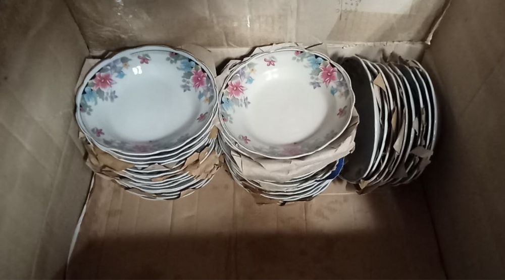 Тарелки фарфоровые