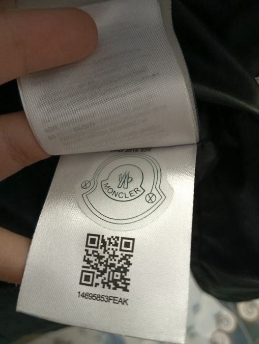 Geaca Moncler urgent