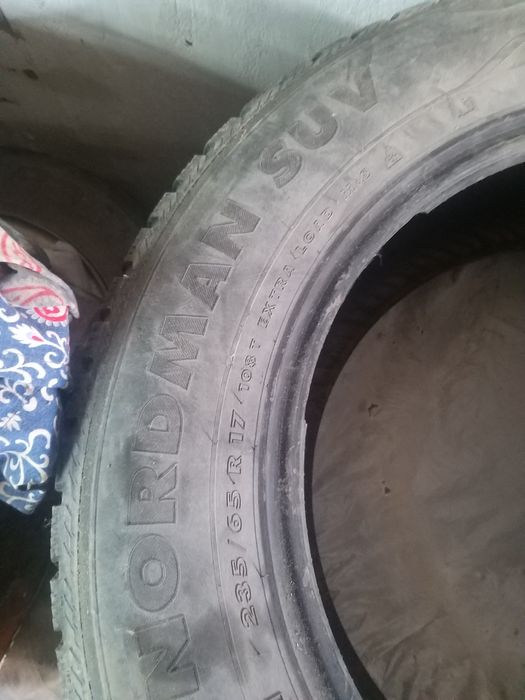 Комплект зимних шин б/у 235/65R17