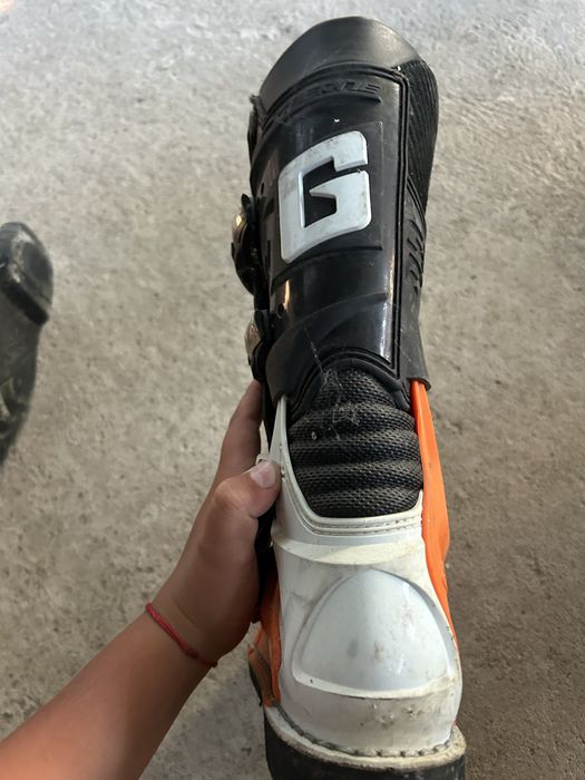 Моткрос ботуши.