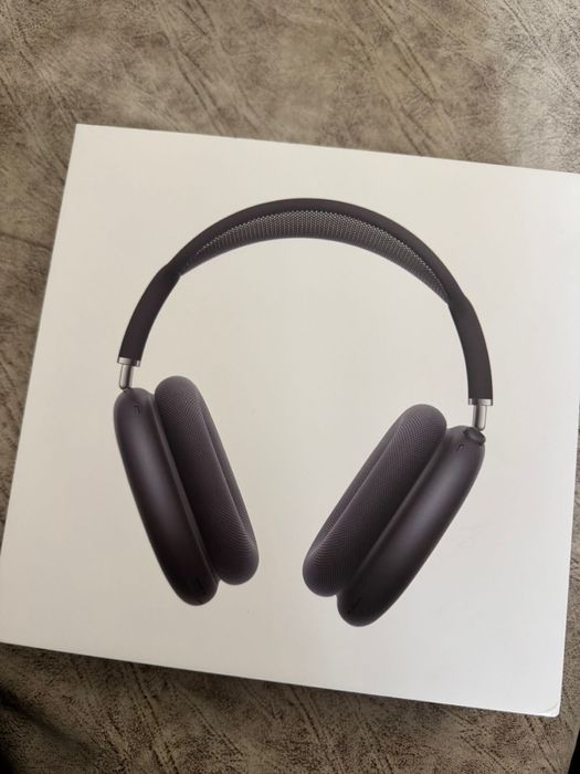 Продам AirPods Max with Smart Case (новый)