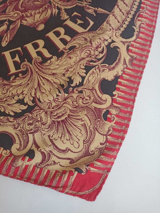 Автентичен шал GF Ferre