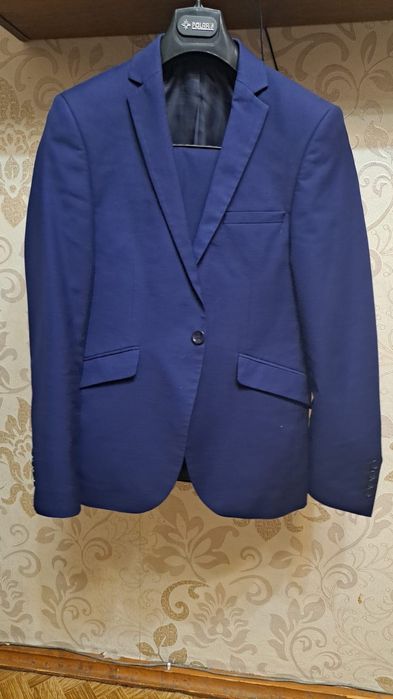 Простой детский костюм школьный