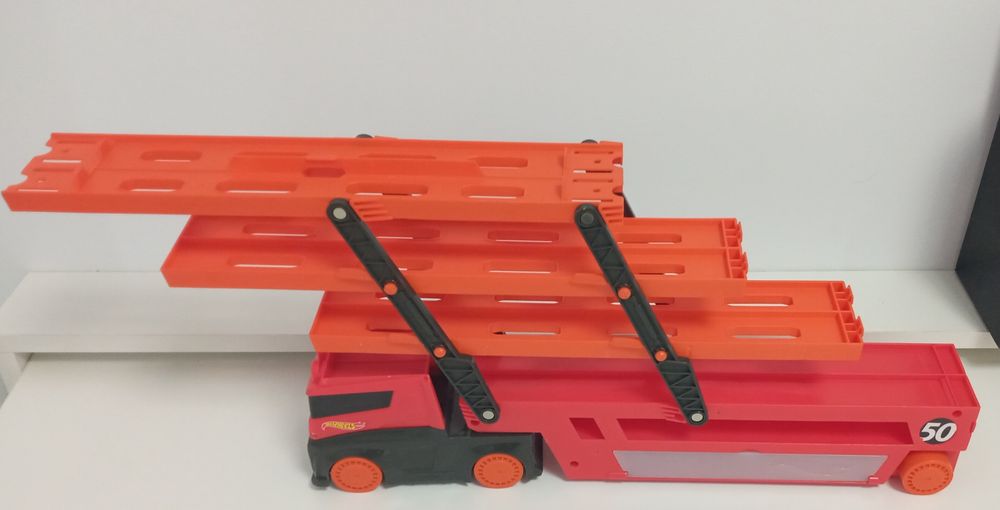 Мега автовоз Hot Wheels на 50 машинок