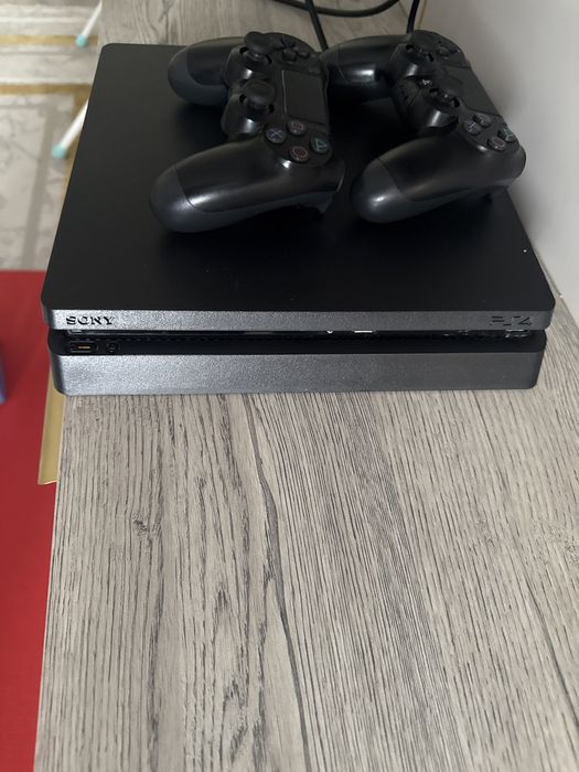 Продам игровую приставку Sony PS4