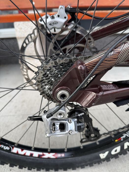 Планински велосипед Мекица DH Mongoose  за скачане. 26/M.